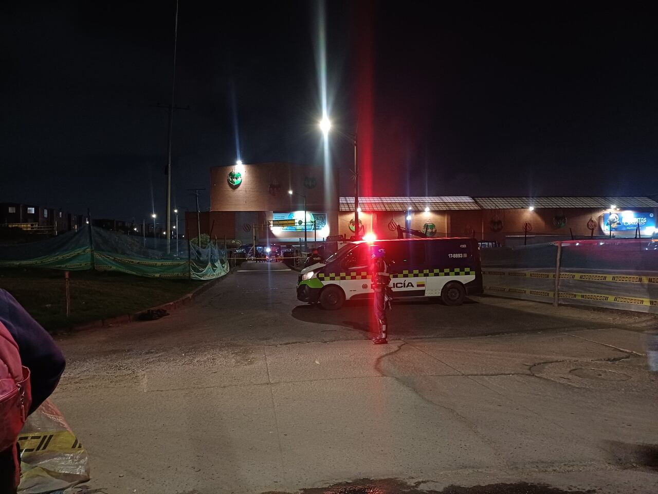 La Policía acordonó la zona para poder adelantar las labores de investigación.