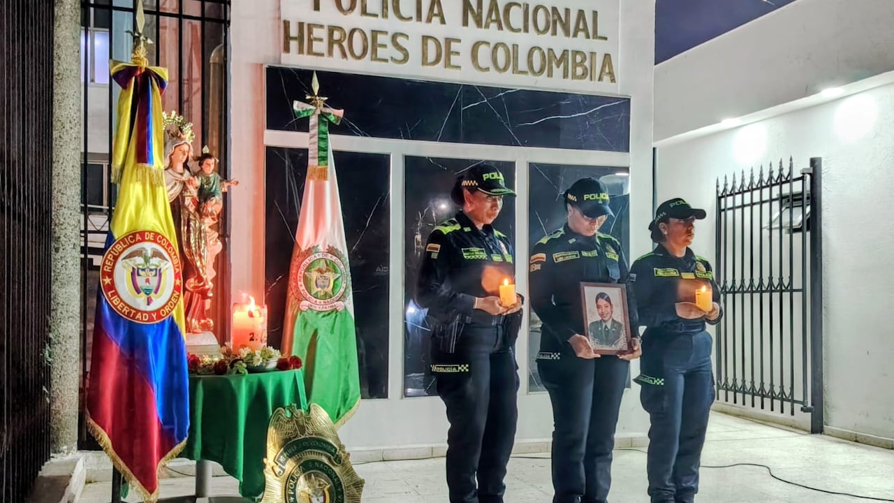 Una misa en honor a la patrullera hizo parte de la jornada de homenaje, en la que los asistentes acompañaron a sus seres queridos.