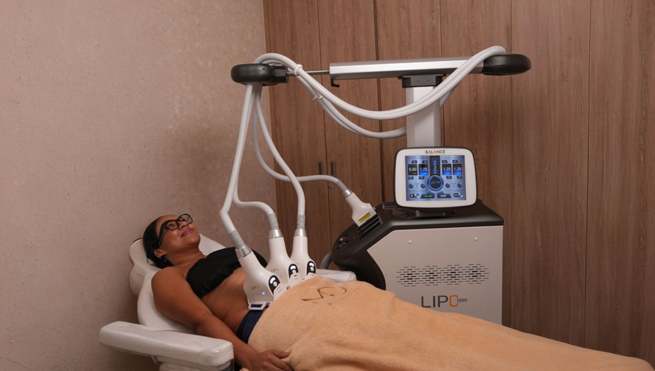 La LIPO1060 es una tecnología revolucionaria, no invasiva, que elimina la grasa localizada donde las dietas ni el ejercicio alcanzan.