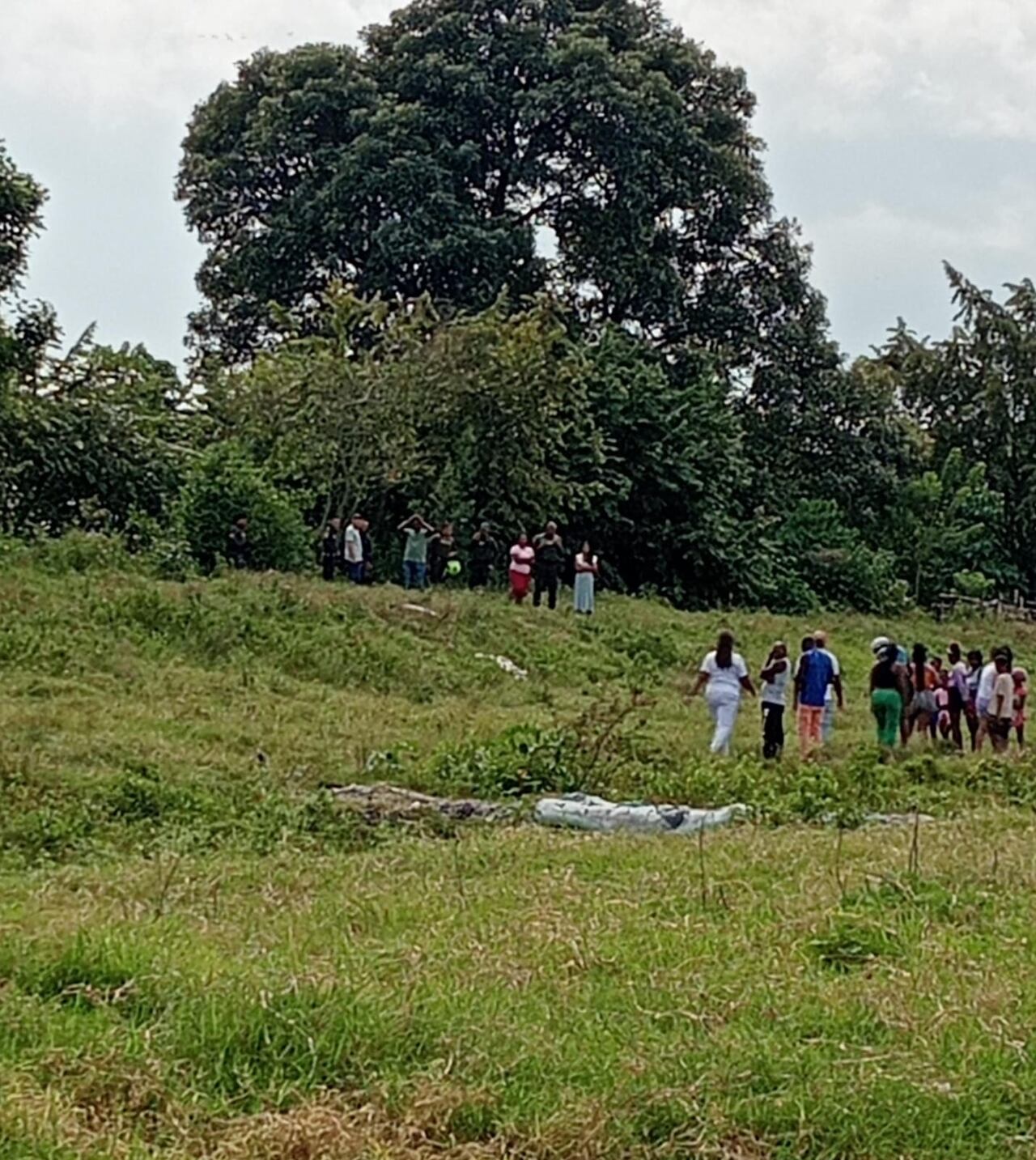 En un lote del barrio Carlos Alberto Guzmán encontraron el otro cuerpo sin vida, informó la Policía.