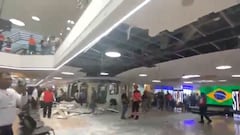 Colapso de techo en centro comercial de Medellín.