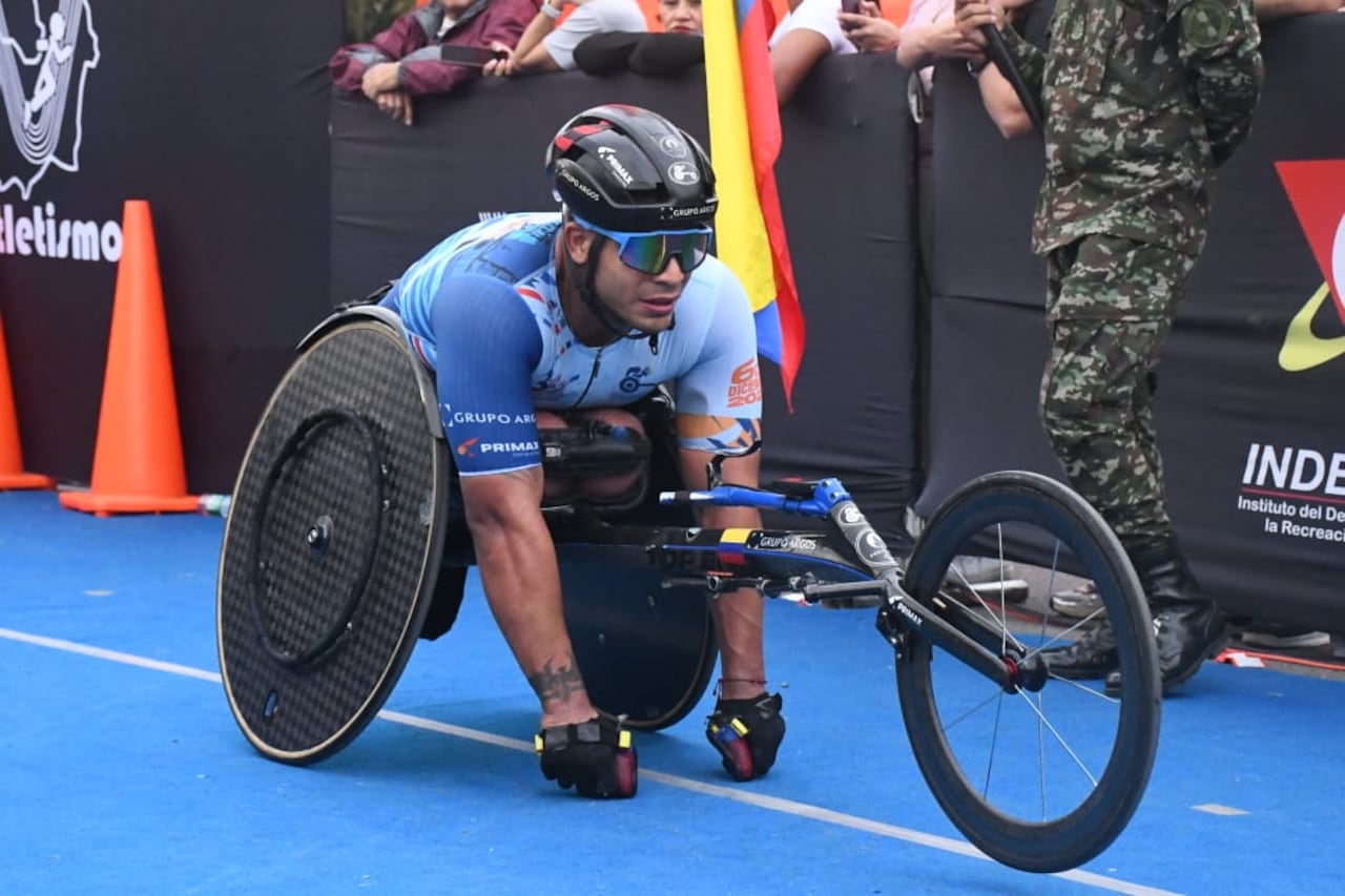 En la categoría de 42 kilómetros (sillas de ruedas), el vallecaucano Luis Francisco Sanclemente se impuso con un tiempo de 1:44:51.