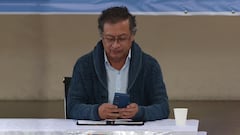 Gustavo Petro celular