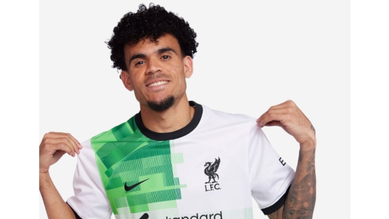 El colombiano guajiro Luis Díaz con la nueva camiseta de Liverpool.