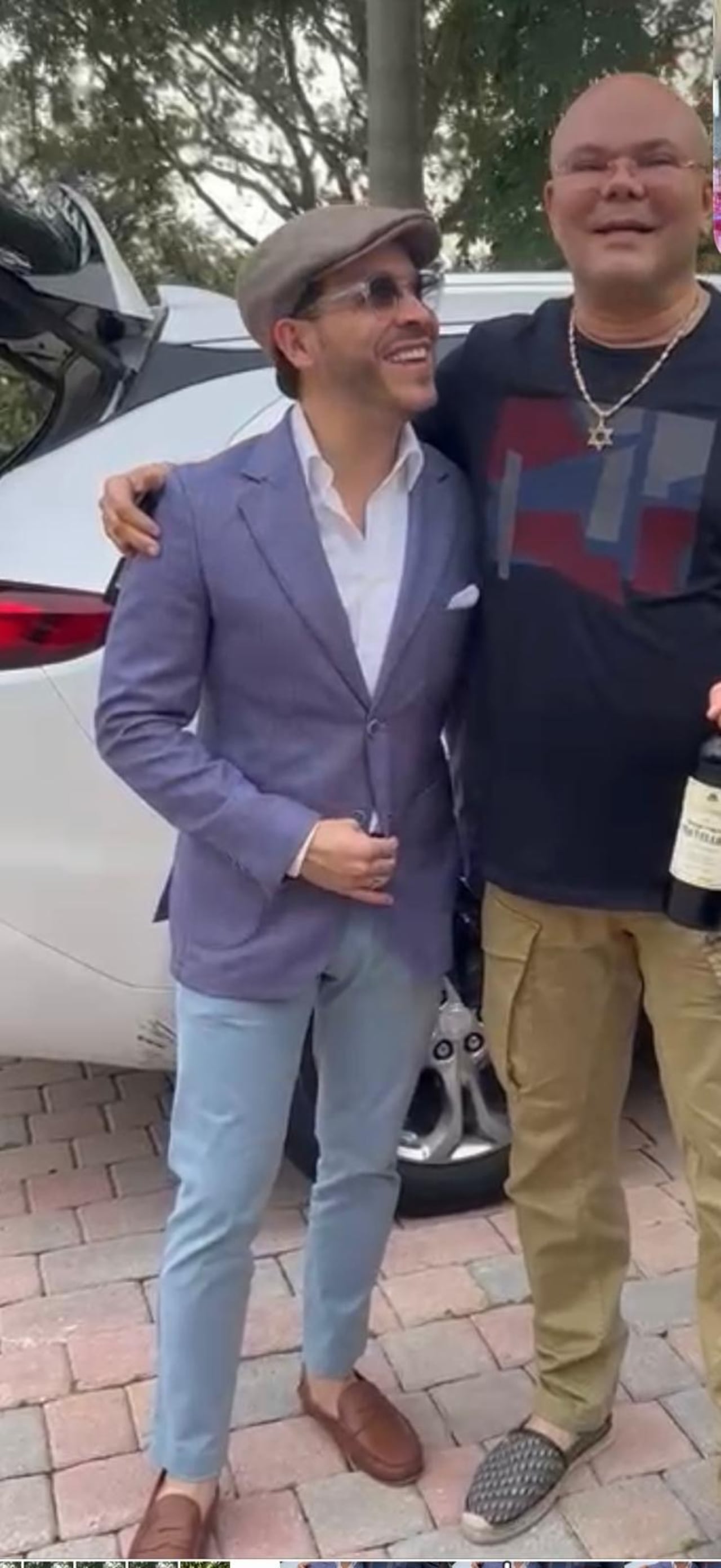 Esta es una de las imágenes publicadas por Daniel Coronell y reposteadas por el presidente Petro en la que se ve a Abelardo de la Espriella junto a alias Boliche.