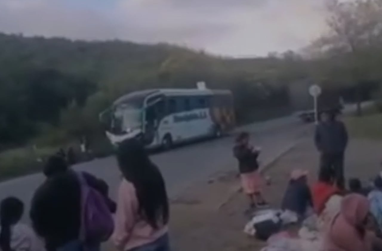 Varios civiles resultados afectados al quedar en medio de este ataque, registrado a la altura del municipio de Mercaderes, Cauca.