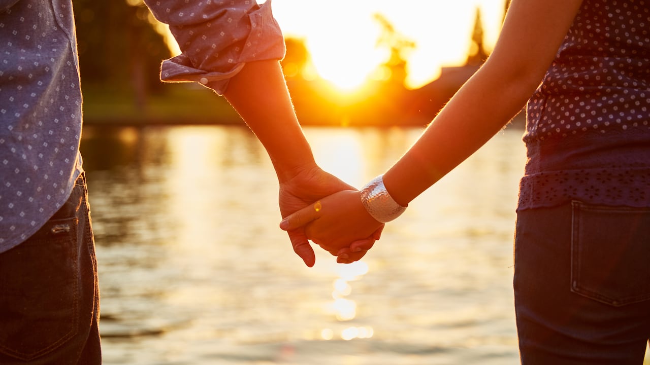 Descubra cómo incorporar la magia del amor en su rutina diaria con estos rituales de velas en agosto.