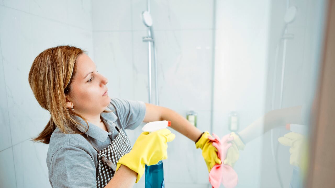 Este método para limpiar la ducha no solo es amigable con el medio ambiente, sino también una solución práctica y accesible para todos los hogares.
