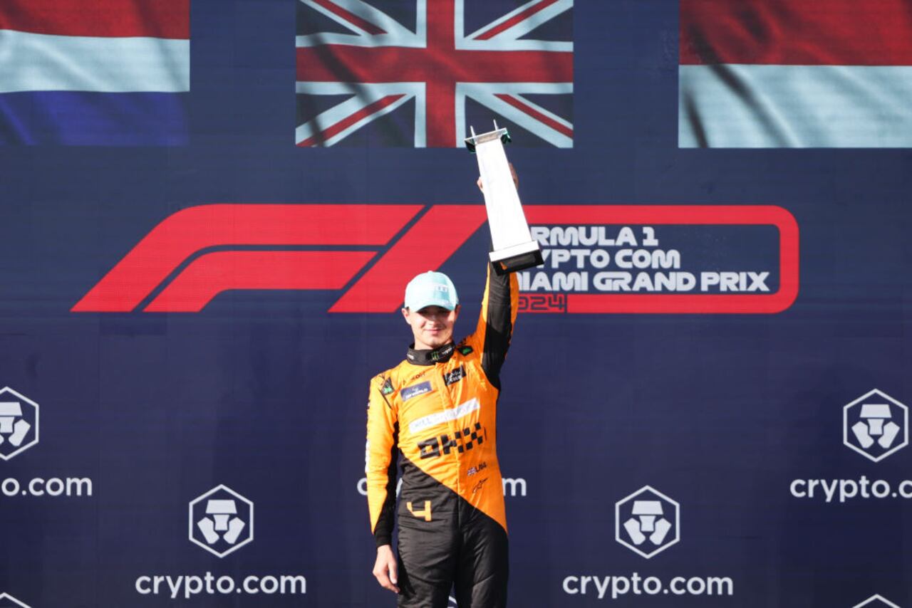 Lando Norris de McLaren en el podio después del Gran Premio de Miami de Fórmula 1 en el Autódromo Internacional de Miami en Miami, Estados Unidos.