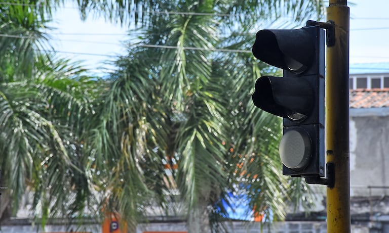 Semáforos sin funcionamiento Calle 14 con Cra 34.