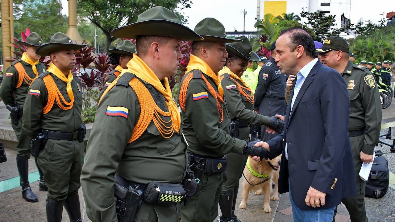 La Alcaldía de Cali, en cabeza de Alejandro Eder, aseguró que serán 4 mil policías y 1.600 militares nuevos los que llegarán para reforzar la seguridad de la ciudad y del departamento del Valle, en vista de la COP16, el evento de talla internacional que se realizará a finales de octubre. Fotos Raúl Palacios/ El Pais.