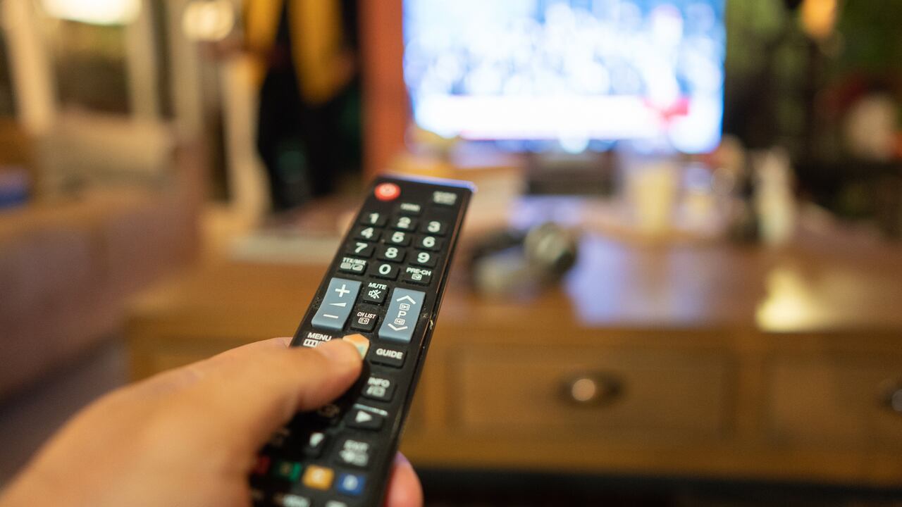 El televisor en un dispositivo indispensable en los hogares.