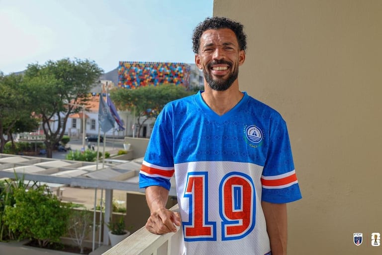 De 40 años, el arquero de la selección de Cabo Verde fue figura en el compromiso contra España.