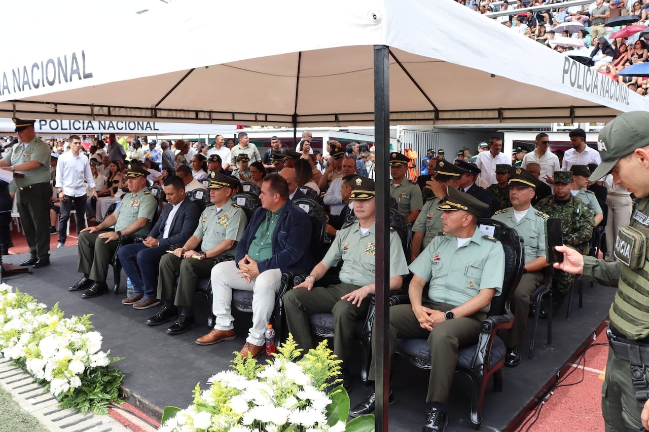 En el estadio Francisco Rivera Escobar de Palmira se realizó la ceremonia solemne de ascenso de 722 hombres y mujeres de la Policía Metropolitana de Cali.