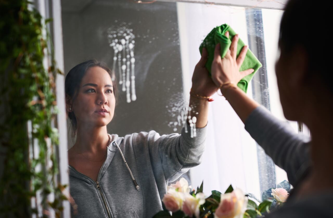 Conozca la forma correcta de limpiar el espejo.