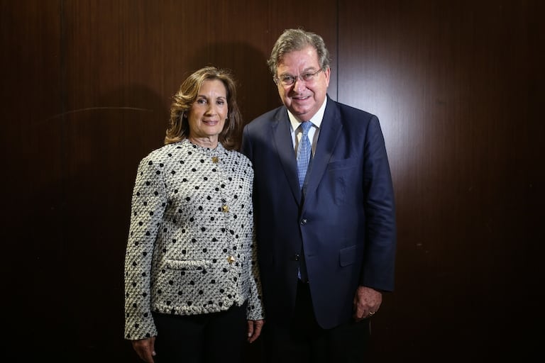 La donación de $150.000 millones anunciada por Jaime Gilinski y Raquel Kardonski estará destinada a la reconstrucción de hospitales y escuelas de Cali.