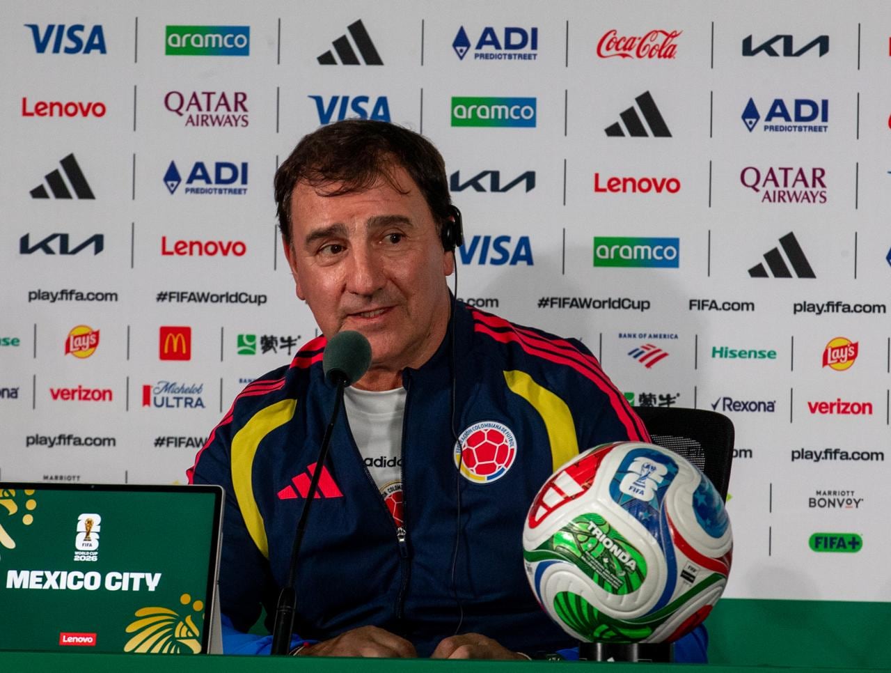 Con la mente puesta en Uzbekistán, el técnico Néstor Lorenzo atendió a los medios en el Estadio Azteca y confirmó a El País que Jhon Córdoba está recuperado