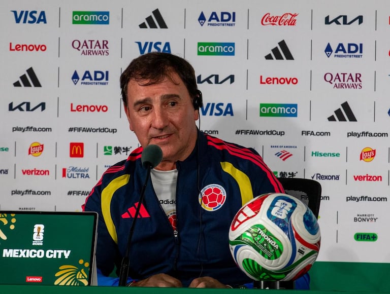 Con la mente puesta en Uzbekistán, el técnico Néstor Lorenzo atendió a los medios en el Estadio Azteca y confirmó a El País que Jhon Córdoba está recuperado