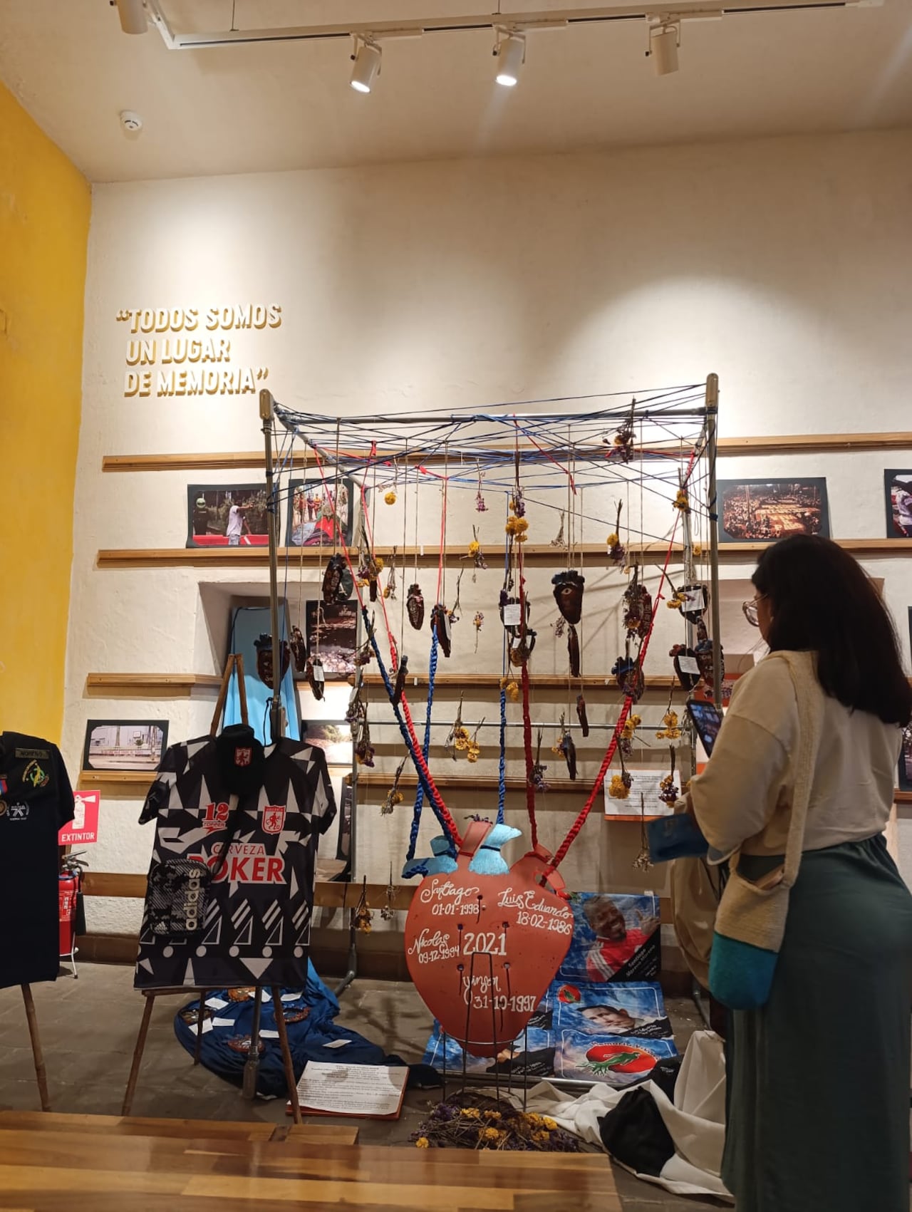El evento inició con un recorrido por las salas de la Casa de las Memorias.