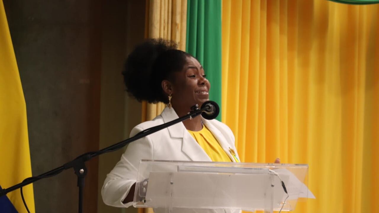 Cumbre 100 Mujeres Influyentes del Valle del Cauca con la presencia de la vicepresidenta Francia Márquez.