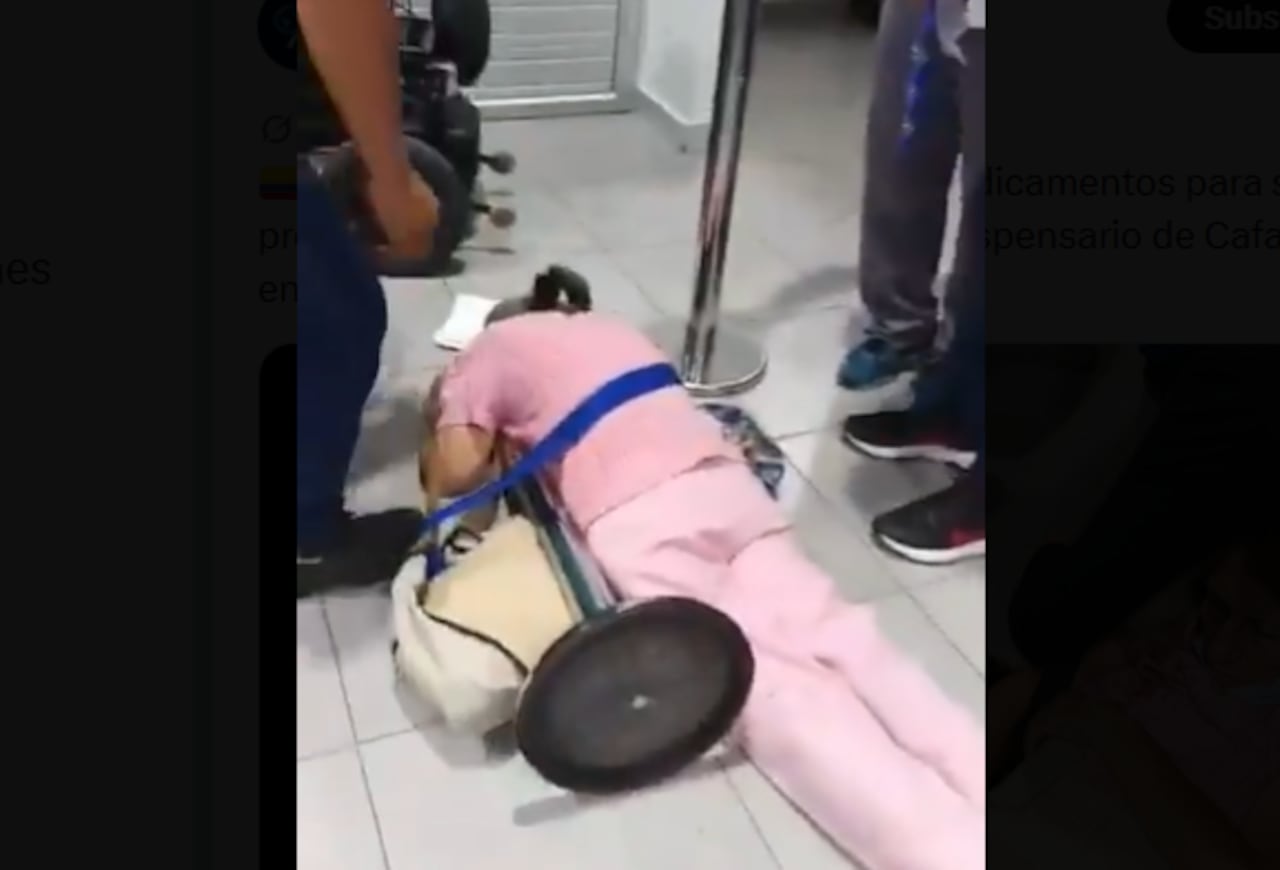 Mujer fallece mientras espera medicamentos