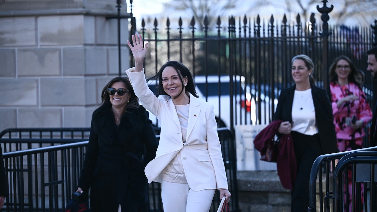 La líder opositora, María Corina Machado se reunió en la Casa Blanca con el presidente Donald Trump. (Photo by Brendan SMIALOWSKI / AFP)