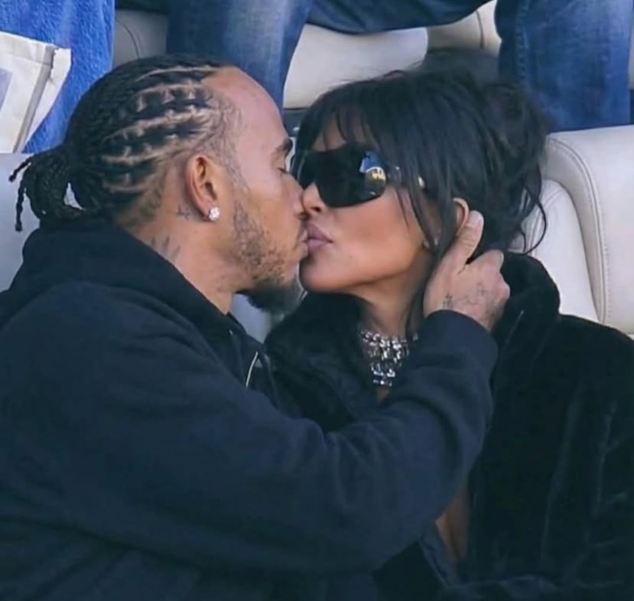 Kim Kardashian y Lewis Hamilton en el Super Bowl 2026.