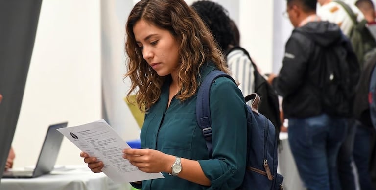 La exigencia de experiencia laboral continúa siendo una de las principales barreras para los jóvenes que buscan su primer empleo formal.