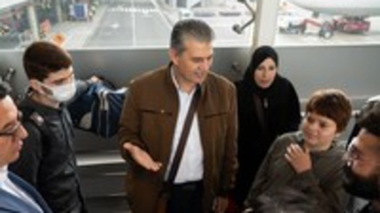 Familia palestina llega a Colombia tras huir de la guerra en Palestina (Cortes