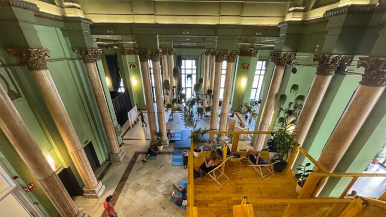 Los Refugios Climáticos están ubicados en lugares estratégicos como las instalaciones del Círculo de Bellas Artes de Madrid. El ingreso es gratuito.