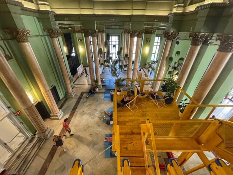 Los Refugios Climáticos están ubicados en lugares estratégicos como las instalaciones del Círculo de Bellas Artes de Madrid. El ingreso es gratuito.
