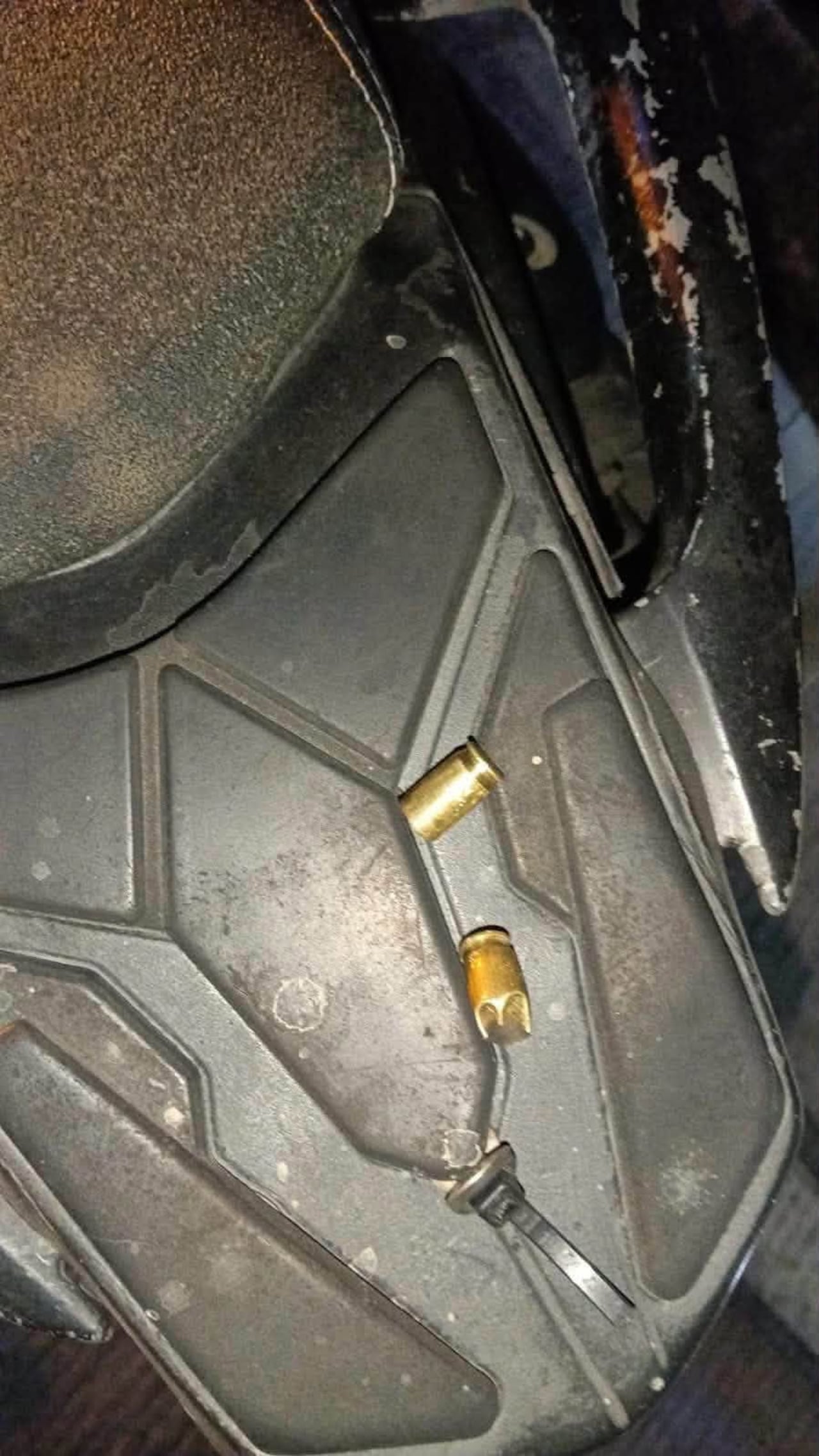 Sobre la motocicleta de la víctima quedaron las vainillas del arma que usaron para acabar con la vida de Anderson Reinaldo Manquillo Campo.