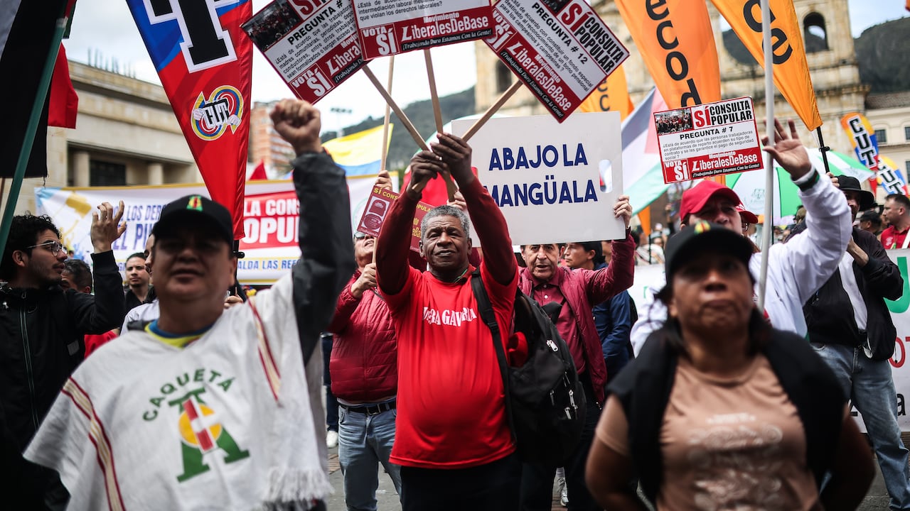 Marcha a favor de la consulta popular y de las reformas del gobierno del presidente Gustavo Petro