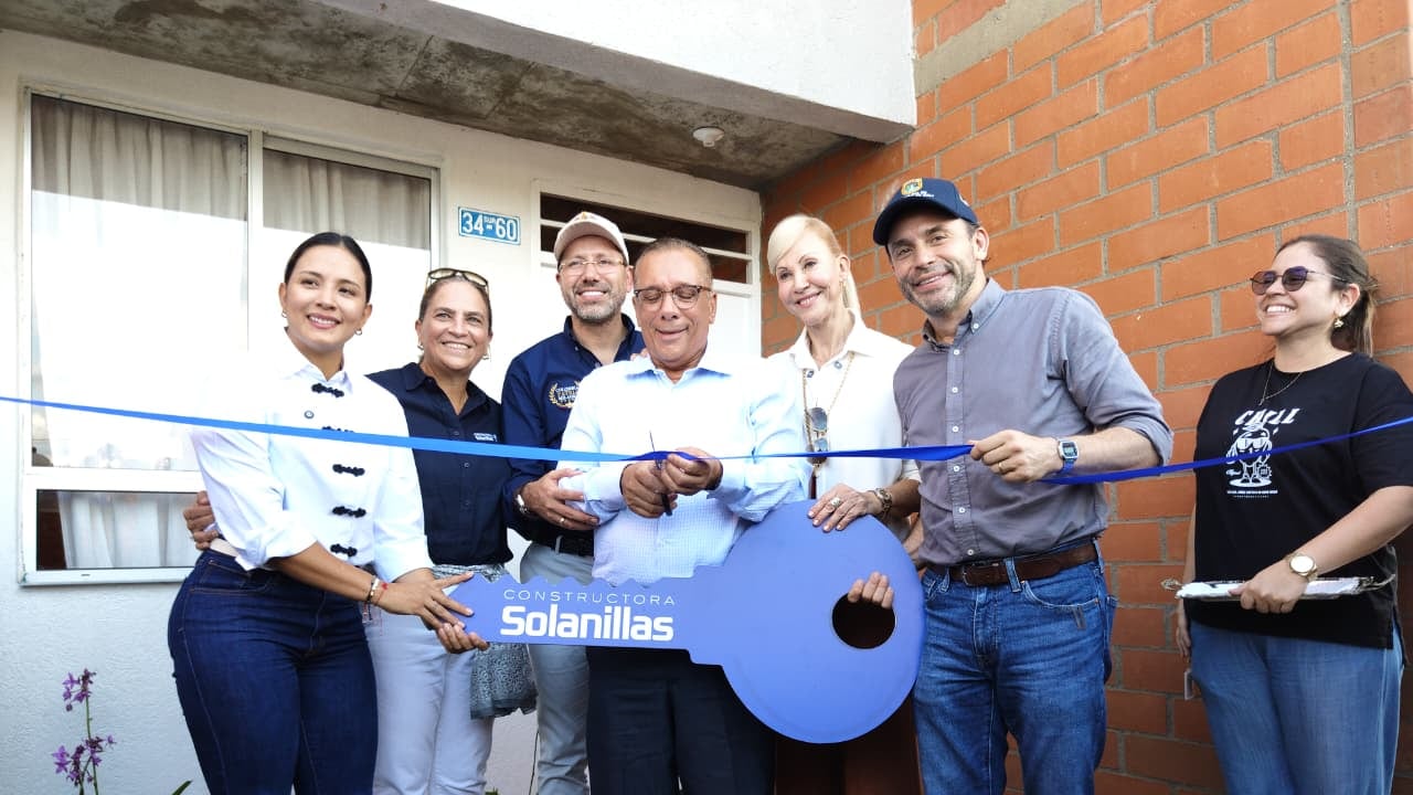Entrega de casas a los afectados por el terremoto en Cali