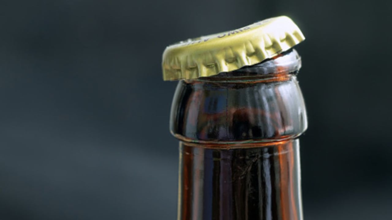 Trucos para abrir una cerveza.