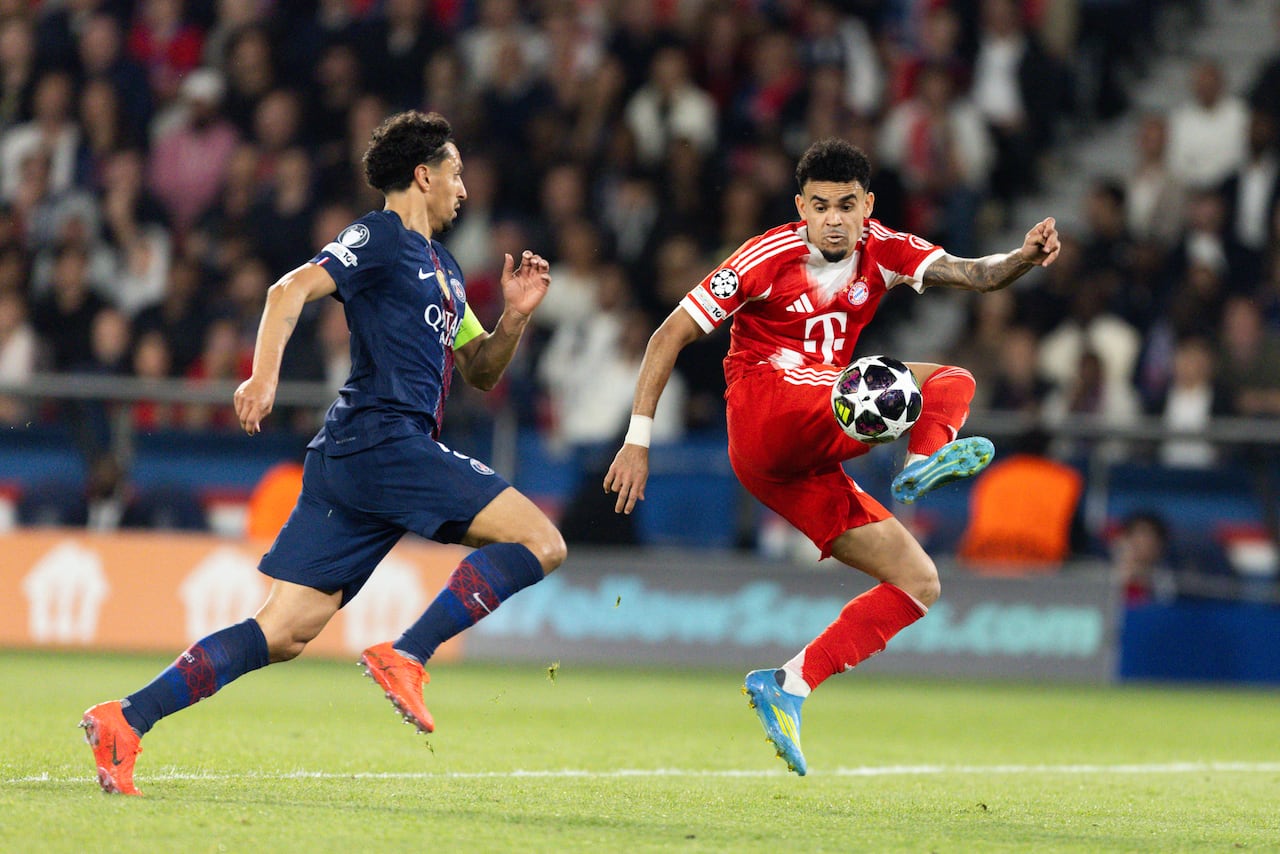Marquinhos y Luis Díaz. El defensa sufrió al colombiano en la ida de semifinales de Champions League