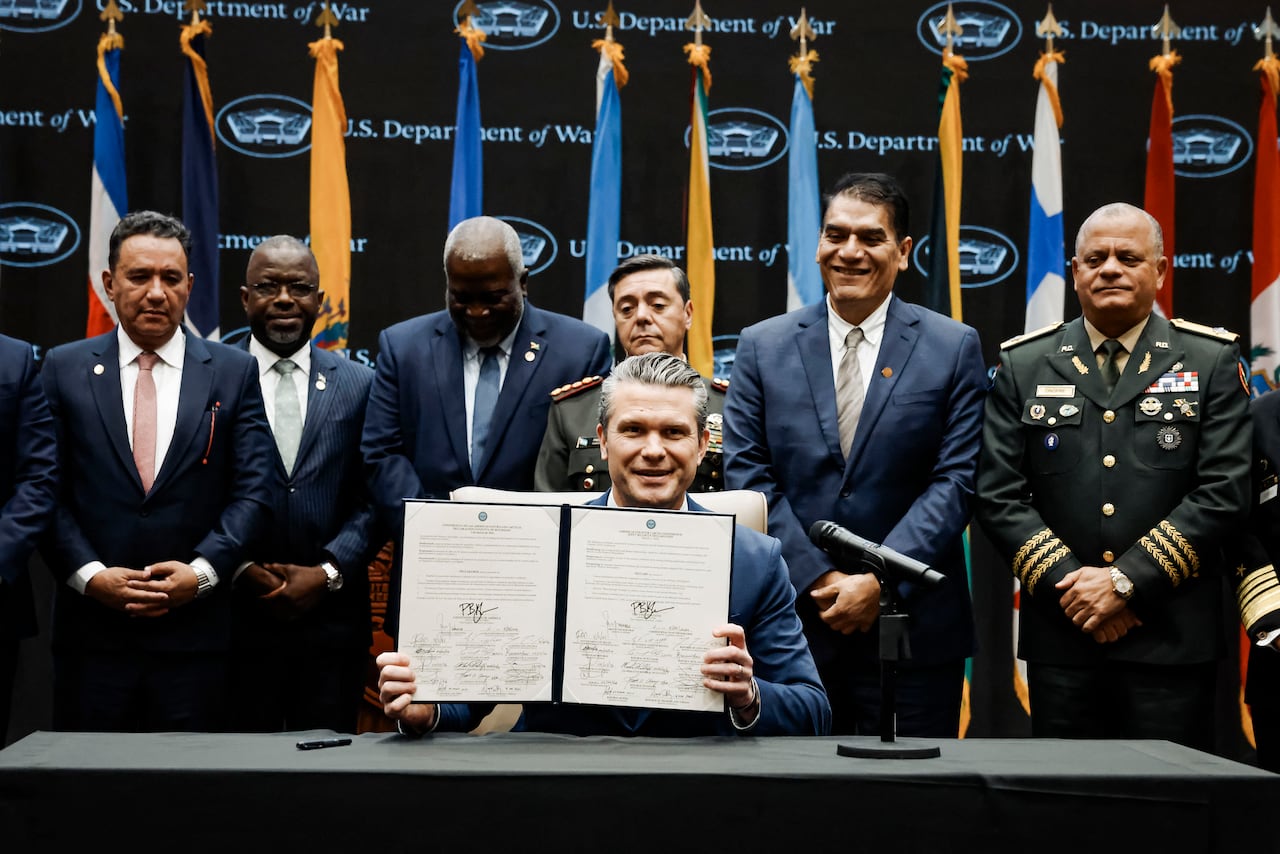 Con excepciones de Colombia, Brasil y México, el secretario de Defensa estadounidense instó a los representantes militares y de seguridad de los países invitados para “ir a la ofensiva contra los narcoterroristas”.