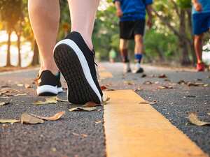 Caminar ayuda a bajar de peso.