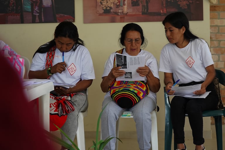 La Fundación de Antropología Forense de Guatemala compartió su experiencia con buscadoras indígenas del Cauca en un intercambio de saberes científicos y tradicionales.