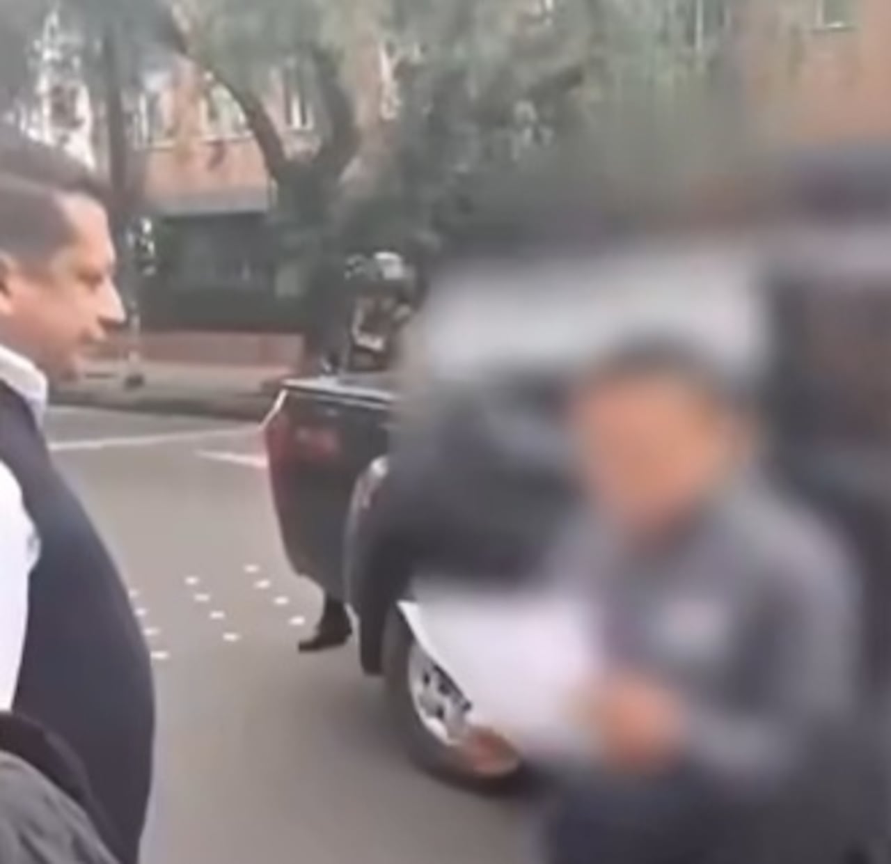 Un hombre fue llamado a responder ante la justicia por presuntamente engañar a 15 familias con la promesa de gestionar oportunidades deportivas para sus hijos en escuelas de fútbol de México y España.