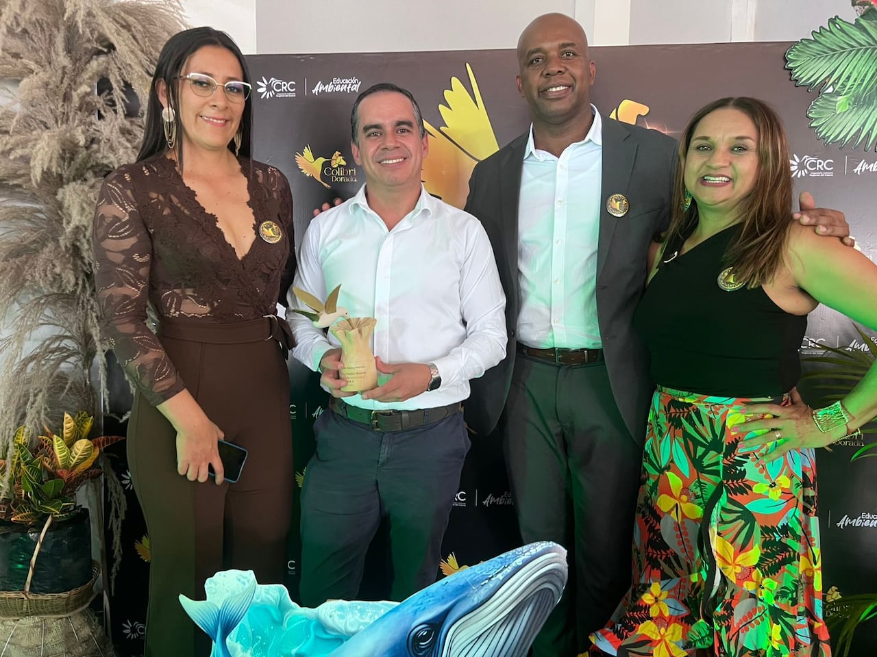 El Colibrí Dorado fue entregado a Incauca por la iniciativa “Diagnóstico, planificación predial participativa e implementación de la estrategia de sostenibilidad ambiental de las fincas productoras de mora vinculadas al proyecto Lo Mejor de Nuestra Tierra, en el cabildo La Cilia.
