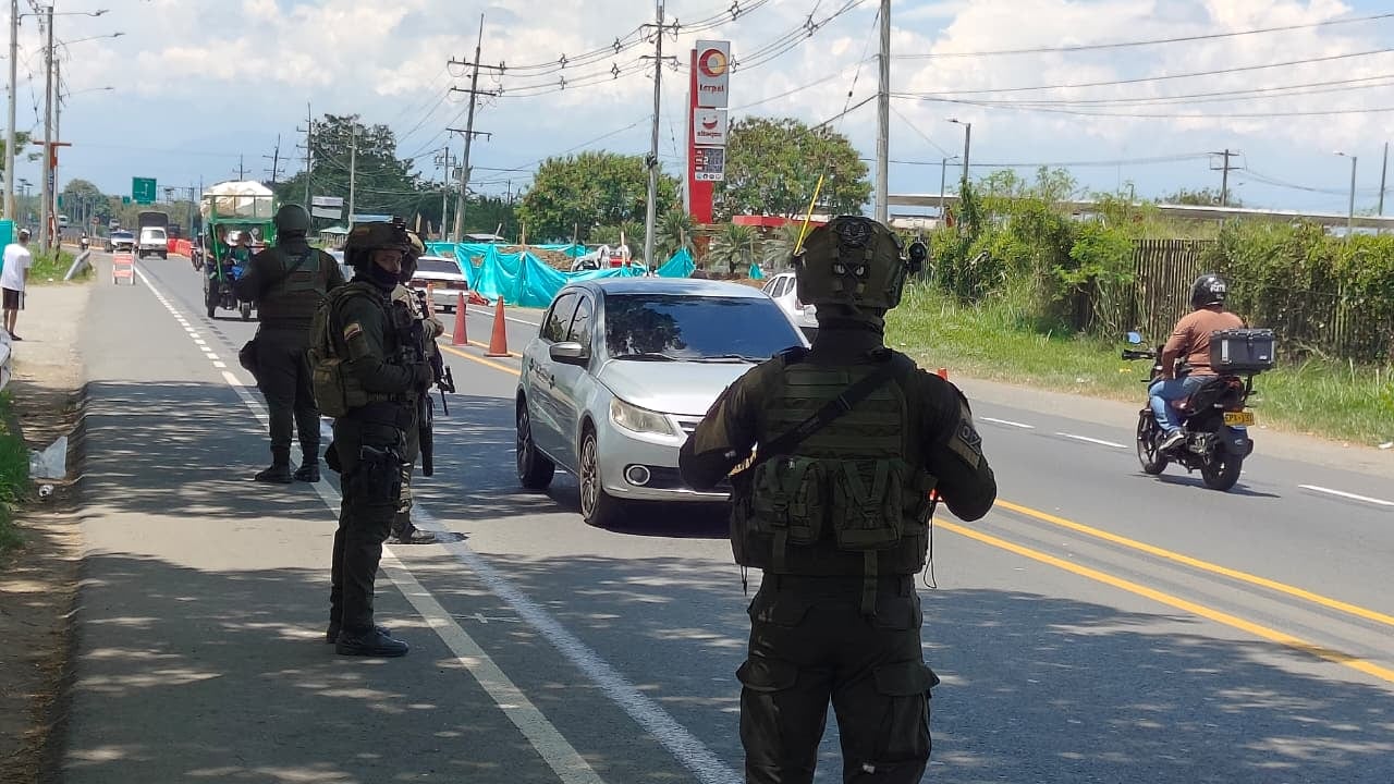 La Policía instaló controles en el sector de Bonanza, salida de Jamundí.
