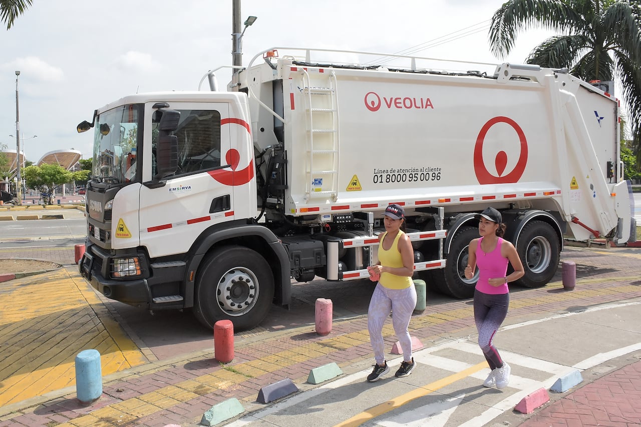 Empresa VEOLIA Entregó 6 Vehículos a la Alcaldía.