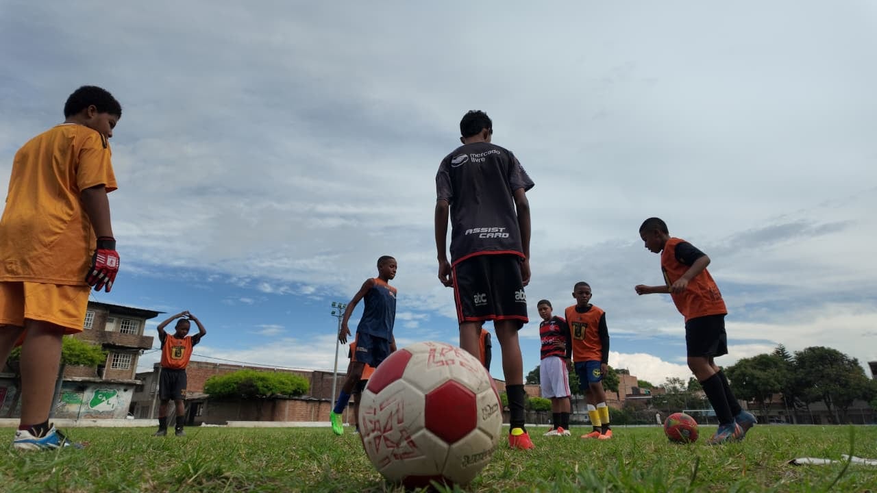 La Fundación Mi Oportunidad y Compromiso Valle impulsan procesos de formación en El Retiro que incluyen deporte, inglés, robótica y programación, con la participación de niños, jóvenes, adultos mayores y familias del sector.