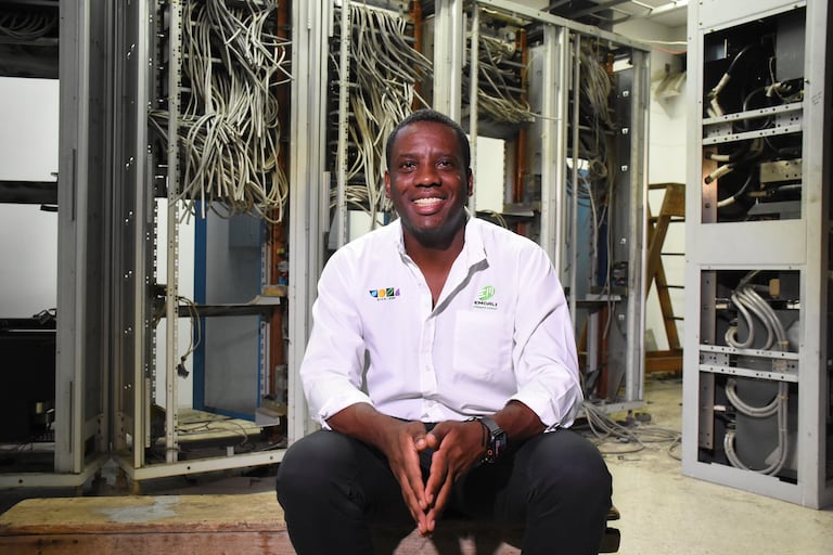 Roger Mina, gerente de Emcali, habló con El País desde la central telefónica ubicada en el barrio La Unión. Allí se realizan algunos trabajos de desmonte de equipos que ya están obsoletos con el fin de ahorrar costos.