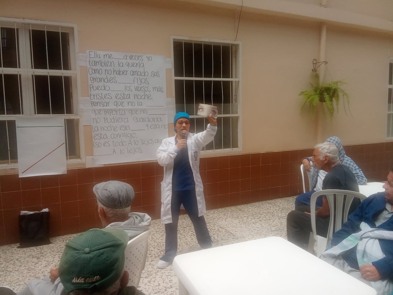 Estudiantes de Fonoaudiología de la Universidad del Cauca desarrollan jornadas de biblioterapia con adultos mayores del Hogar San Vicente de Paúl en Popayán.