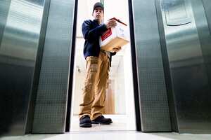 Quedarse atrapado en un ascensor.