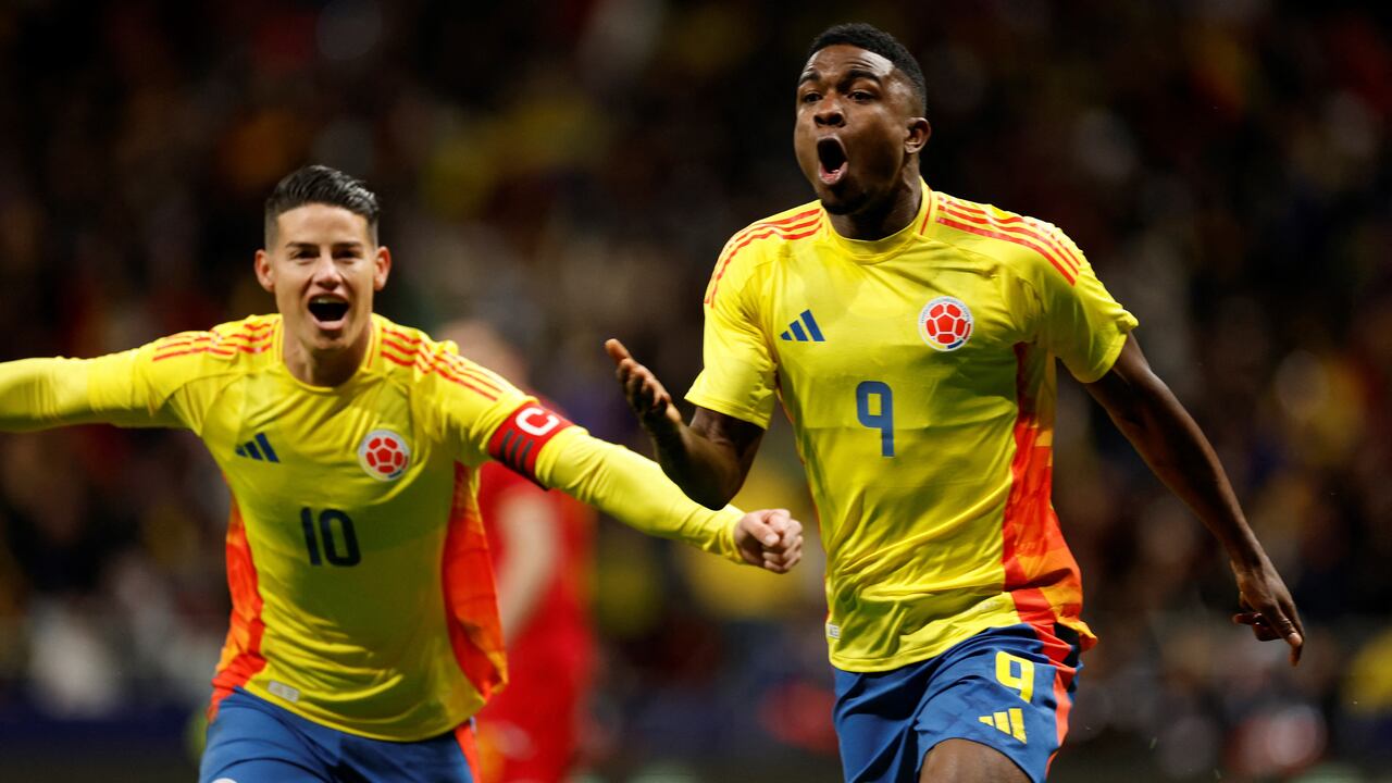 Celebra Jhon Córdoba la apertura del marcador contra Rumania.