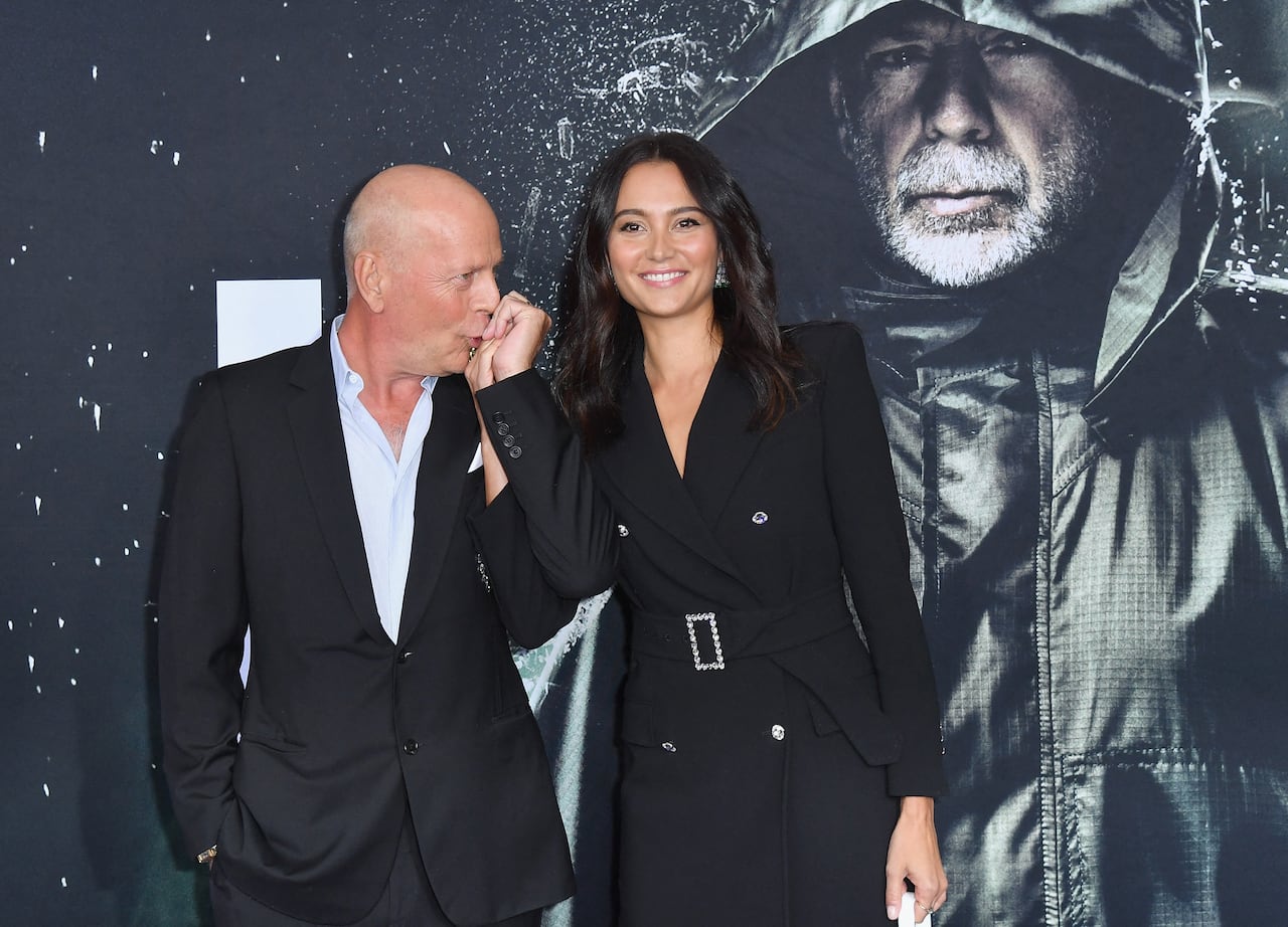 Bruce Willis y su esposa Emma Heming, quien da actualizaciones sobre su estado de salud.