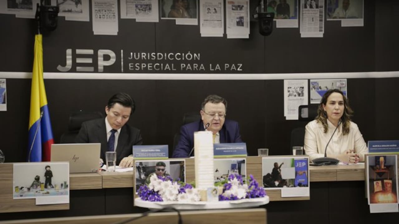 JEP atribuye responsabilidad a nueve exintegrantes del antiguo Comando Conjunto Central de las extintas Farc-EP por crímenes de guerra y de lesa humanidad cometidos en Tolima, Huila y Quindío.